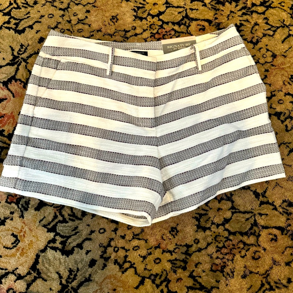 NWT Ann Taylor Signature Shorts - Size 8 Petite - 4 1/2 inseam
